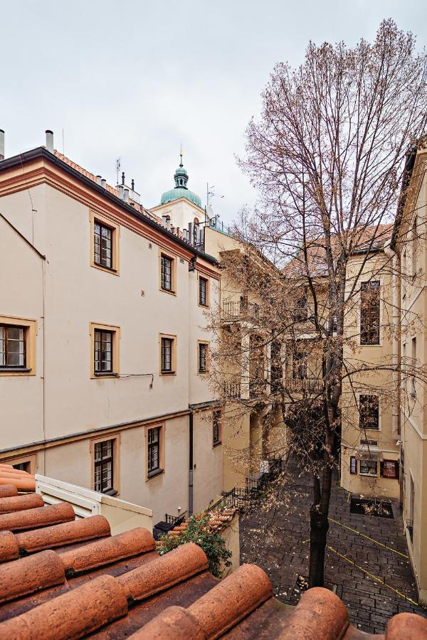 U Cerneho Medveda- At The Black Bear Lägenhet Prag Exteriör bild